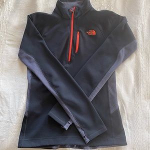 North Face Pull Over, size Small